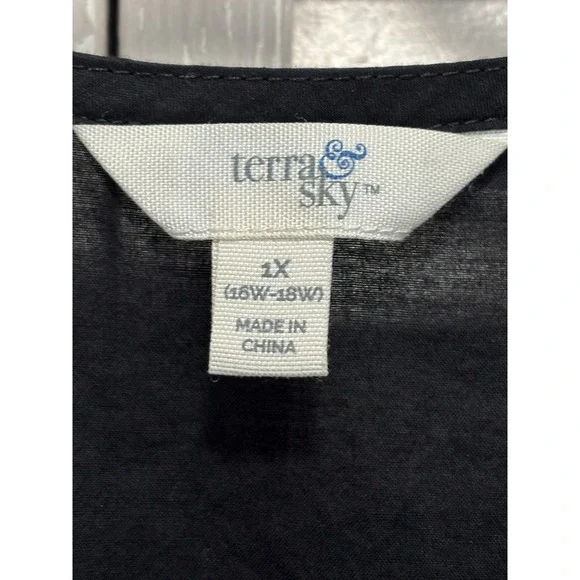 Terra & Sky Black Blouse Size 3XL Button Up Front Short Flutter Sleeve Smocked - Picture 2 of 6